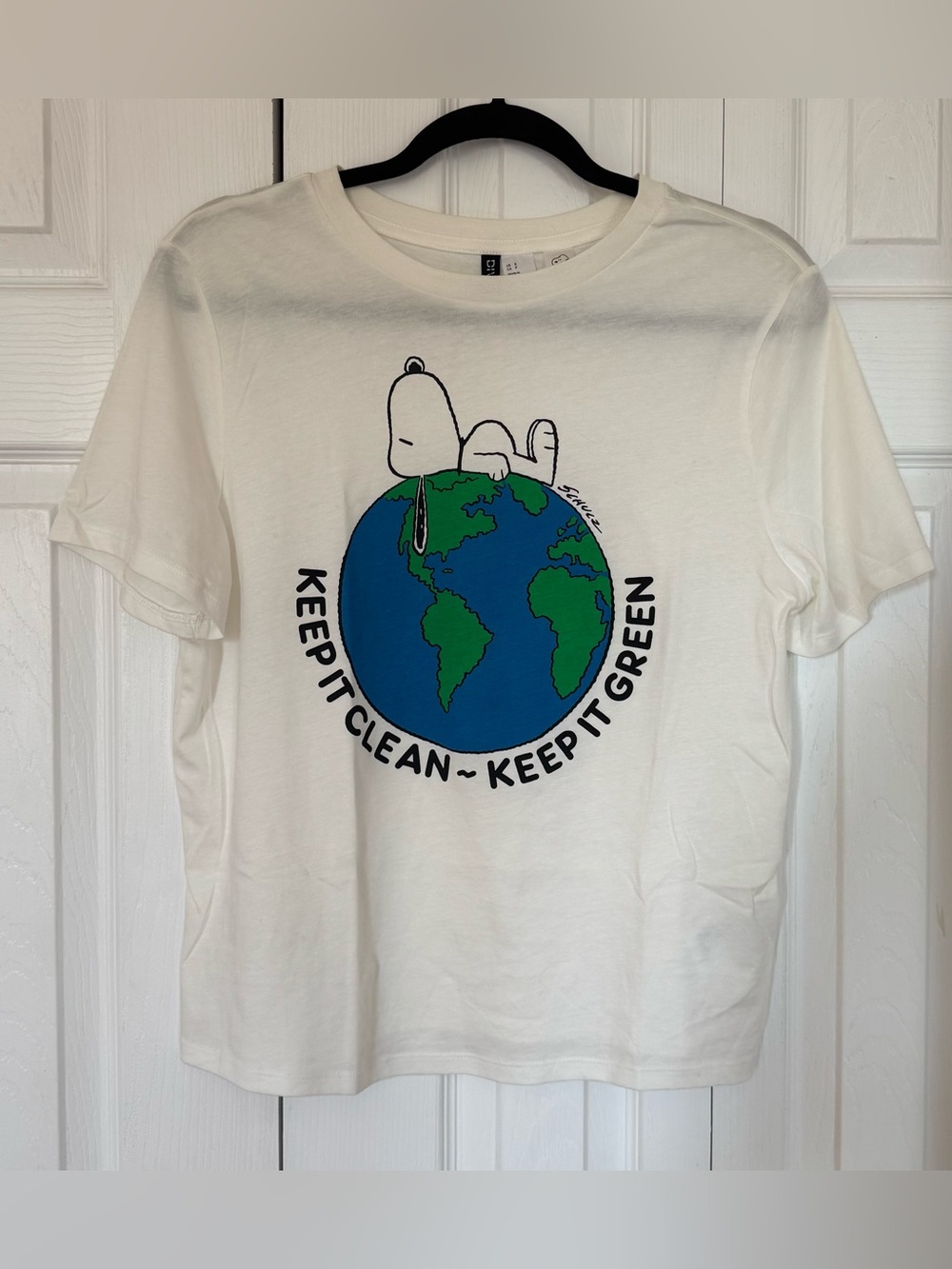 H&M White Cotton Tee with Blue & Green Earth Snoopy Graphic. New without tags